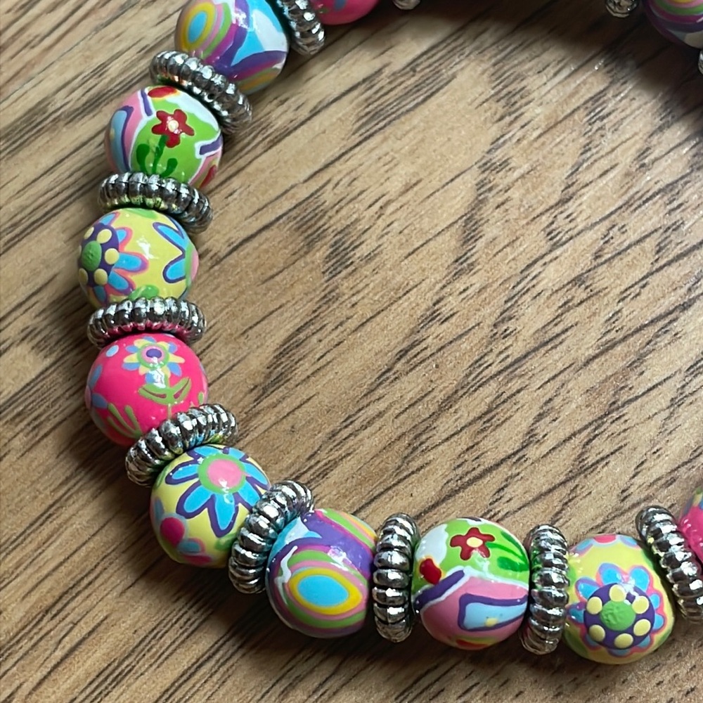 Pretty Angela Moore petite hand painted stretch bracelet with flowers